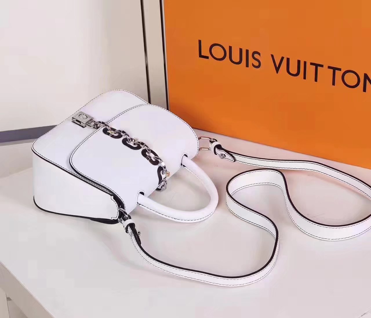 Louis Vuitton M54620 Chain it Bag Pistache White