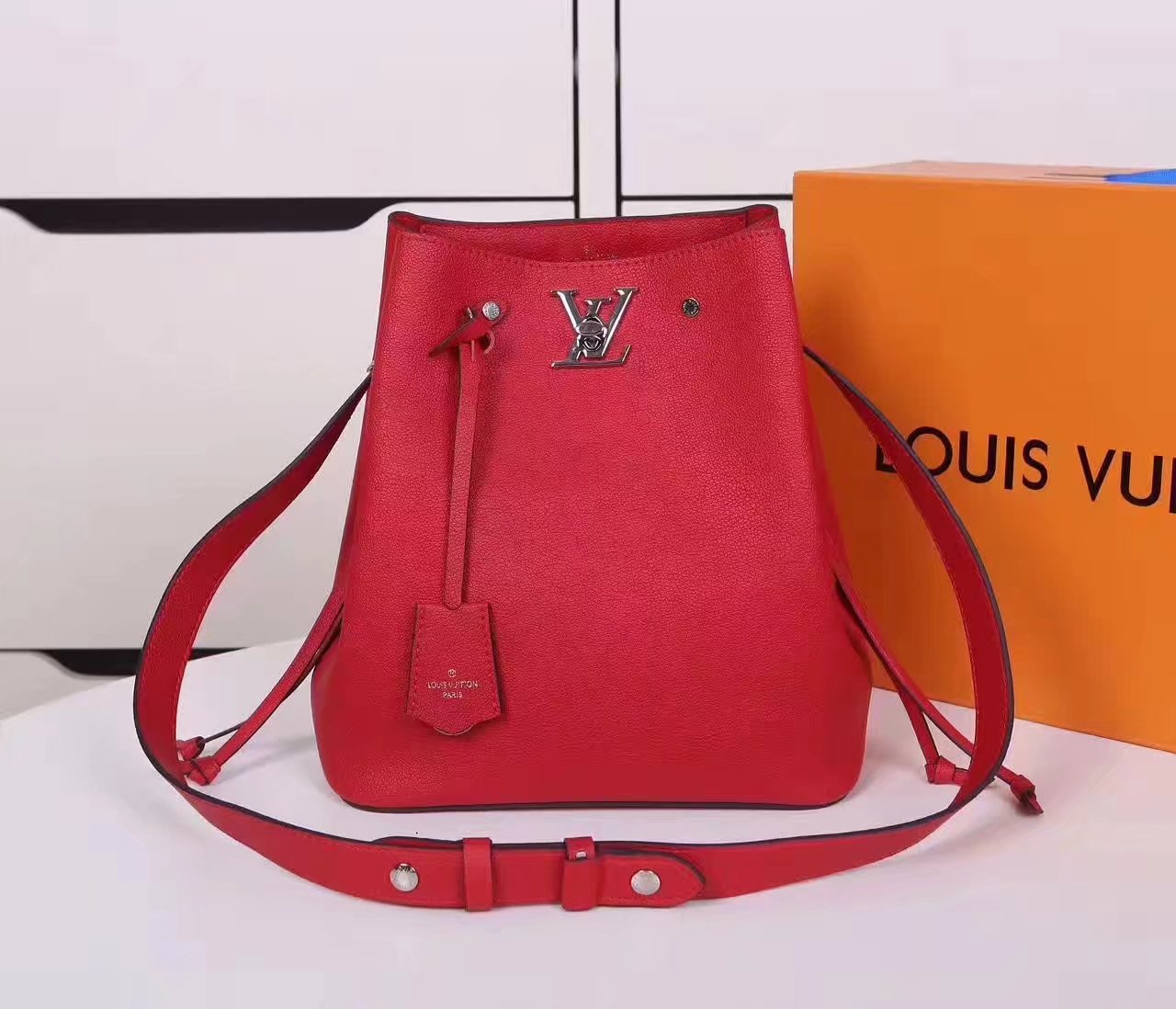 Louis Vuitton M54677 Lockme Bucket Soft Calfskin Exterior Red