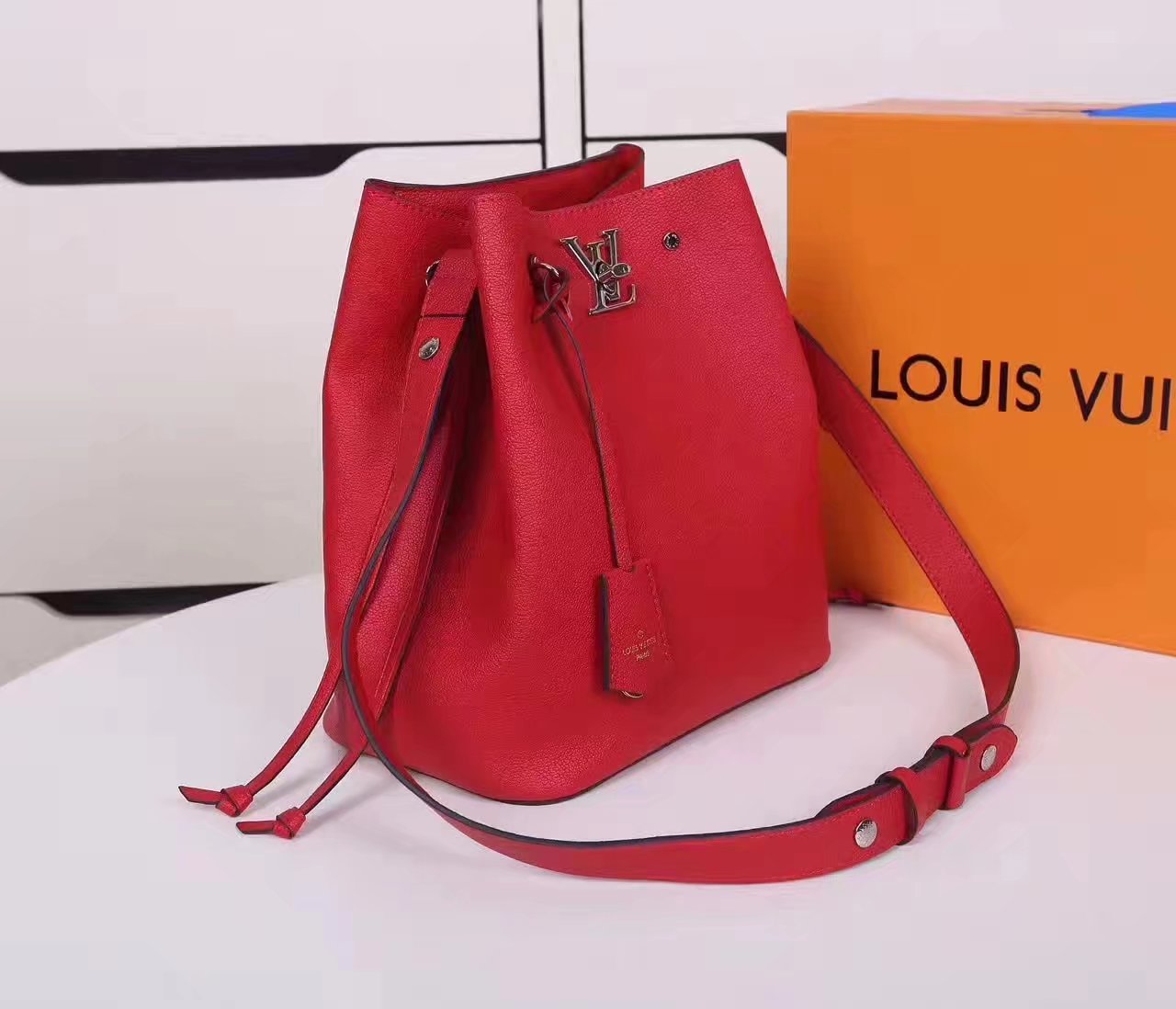 Louis Vuitton M54677 Lockme Bucket Soft Calfskin Exterior Red