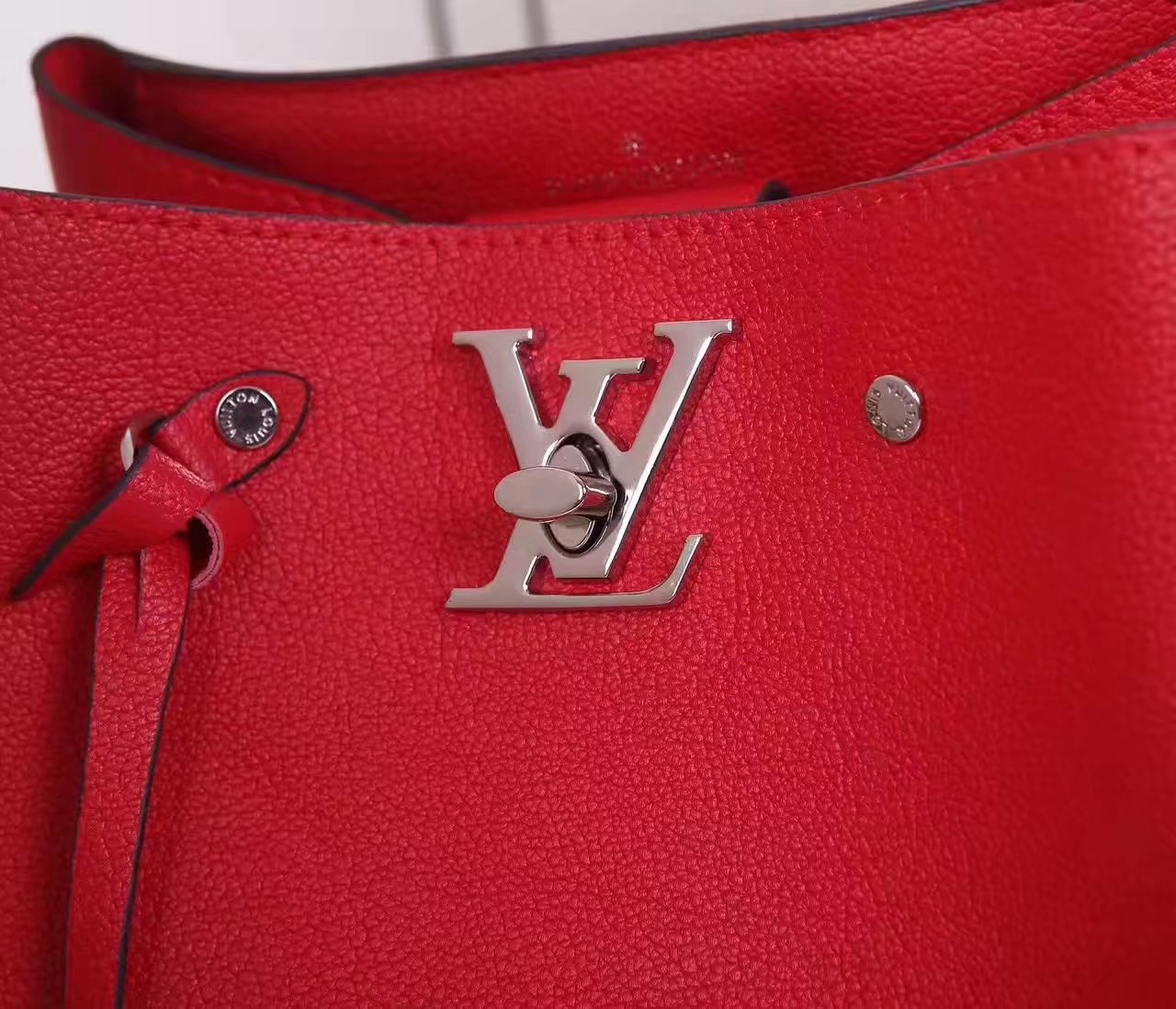 Louis Vuitton M54677 Lockme Bucket Soft Calfskin Exterior Red