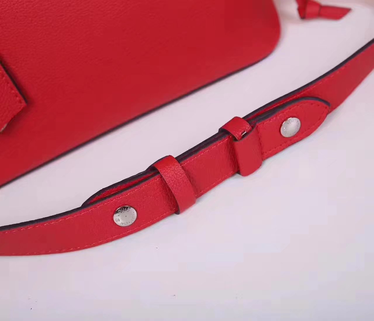 Louis Vuitton M54677 Lockme Bucket Soft Calfskin Exterior Red