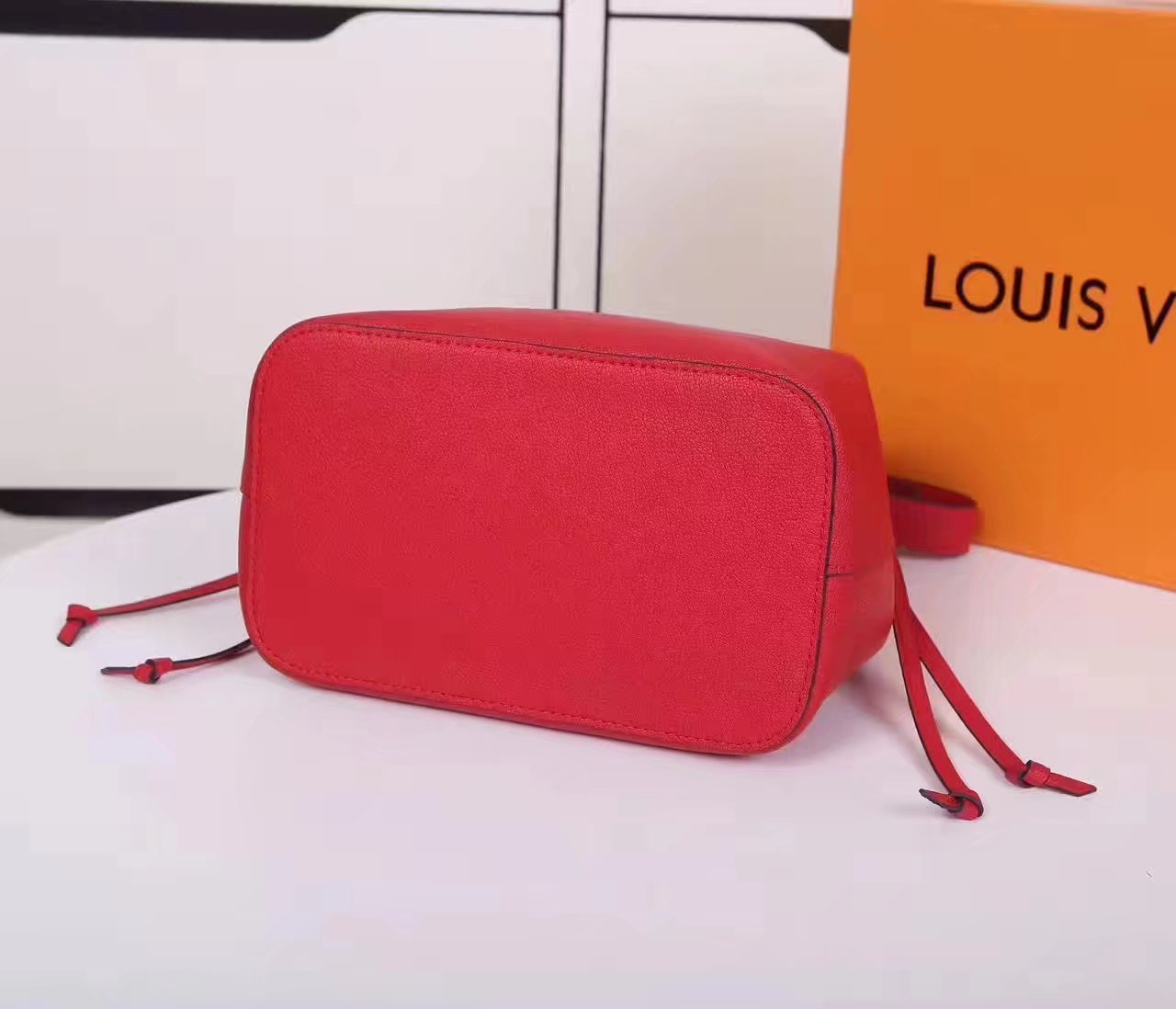 Louis Vuitton M54677 Lockme Bucket Soft Calfskin Exterior Red