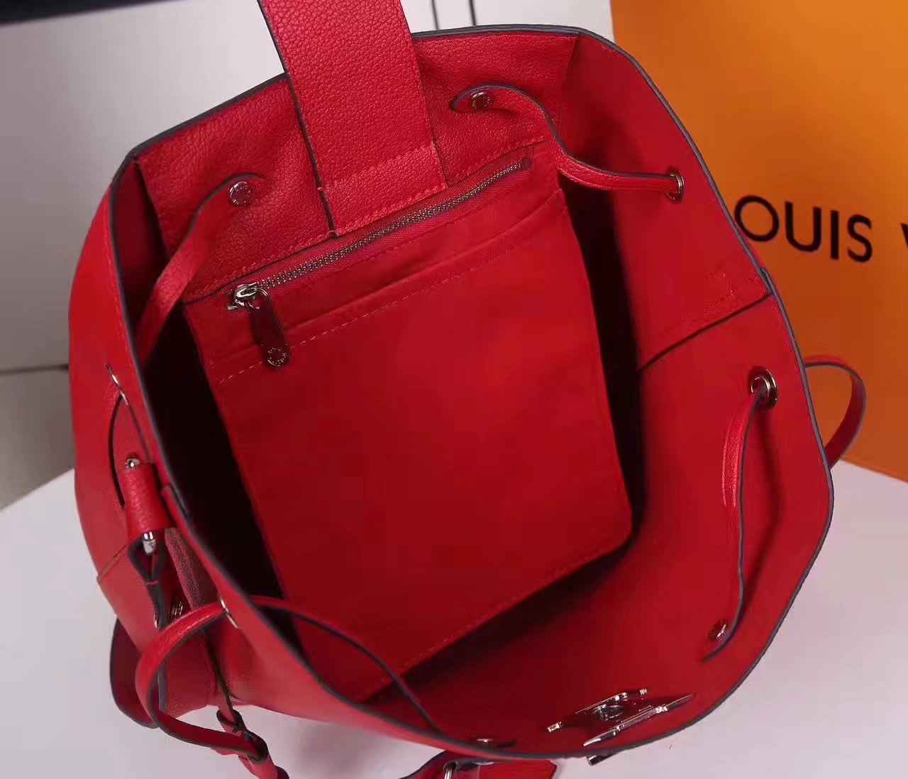 Louis Vuitton M54677 Lockme Bucket Soft Calfskin Exterior Red