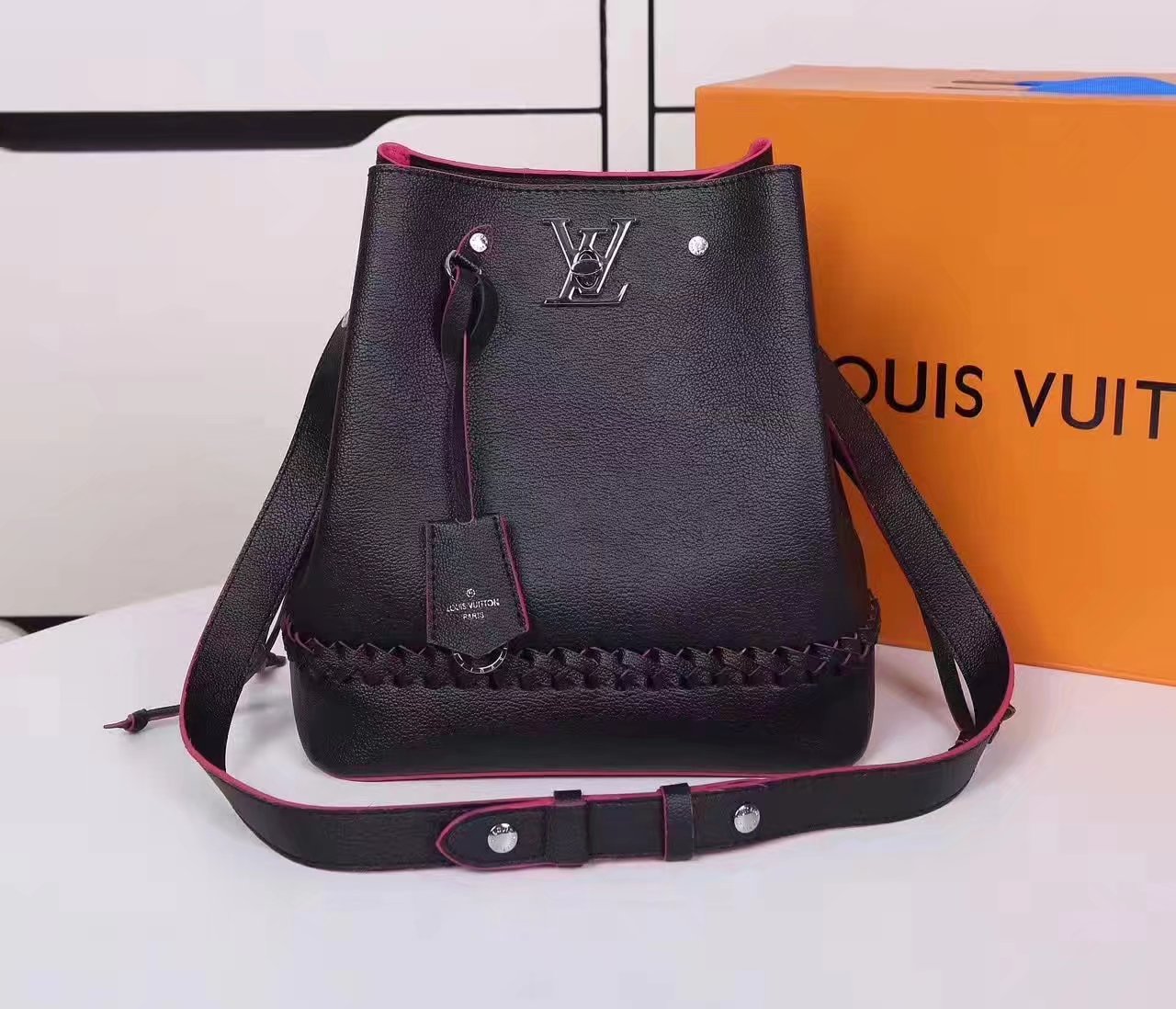 Louis Vuitton M54681 Lockme Bucket Soft Calfskin Exterior Noir