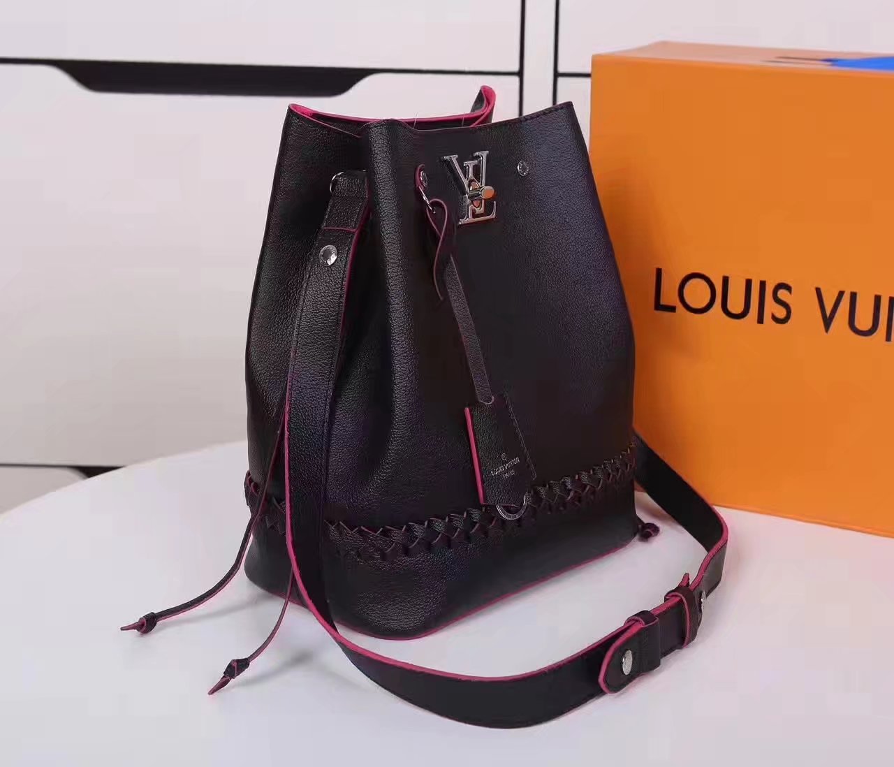 Louis Vuitton M54681 Lockme Bucket Soft Calfskin Exterior Noir