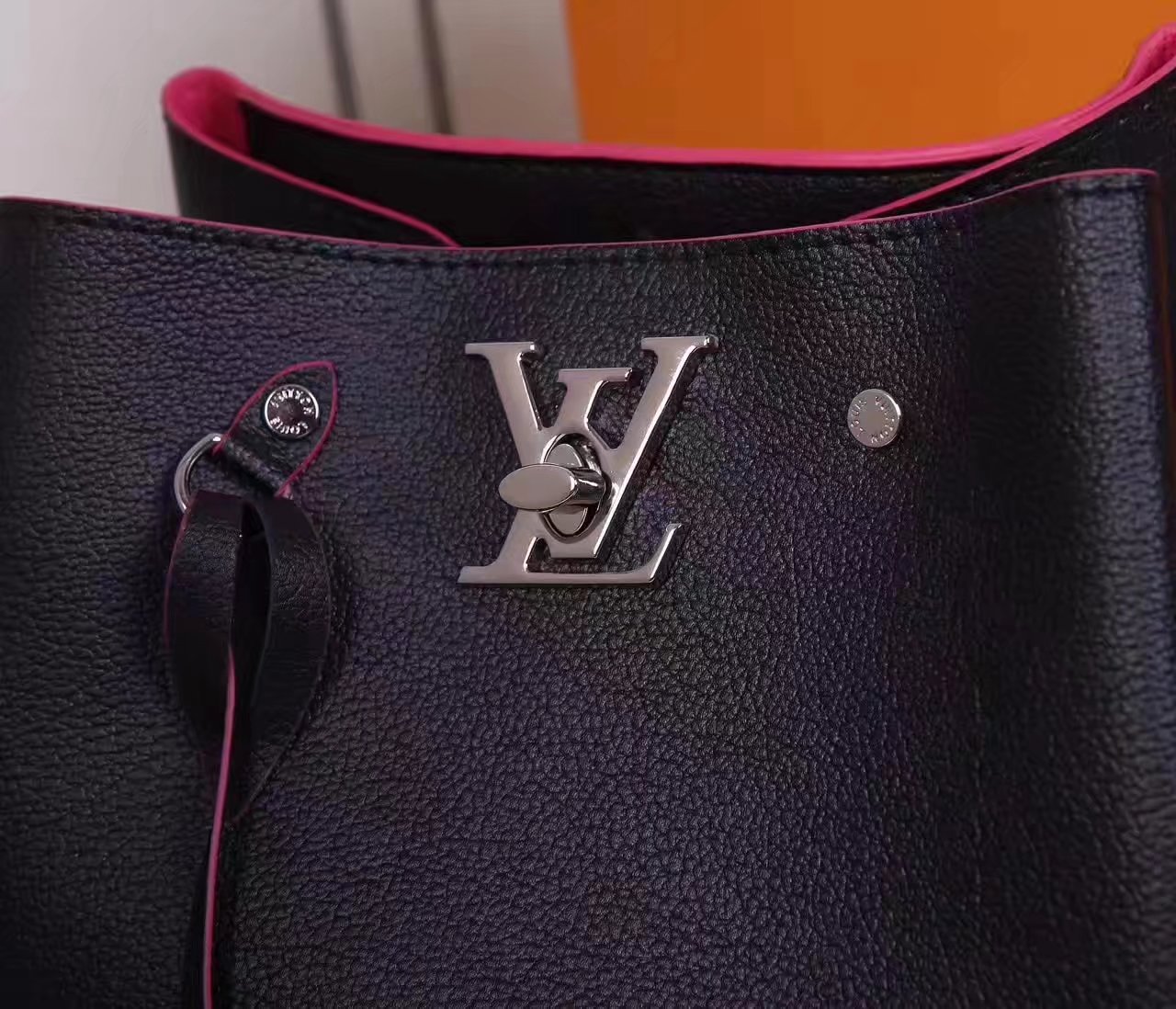 Louis Vuitton M54681 Lockme Bucket Soft Calfskin Exterior Noir