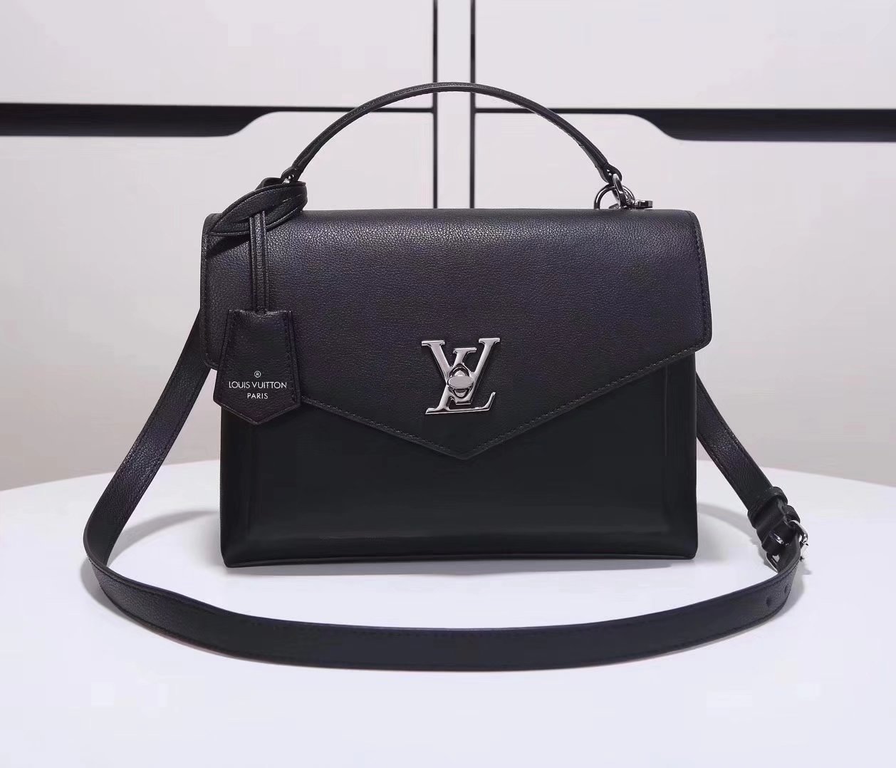 Louis Vuitton M54849 My Lockme Noir Soft Calfskin