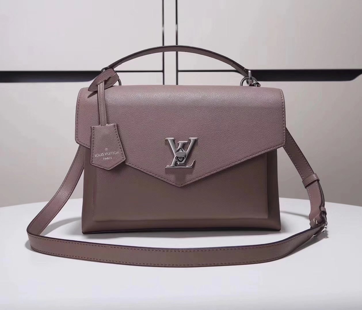 Louis Vuitton M54877 My Lockme Vanille Taupe Glace Soft Calfskin