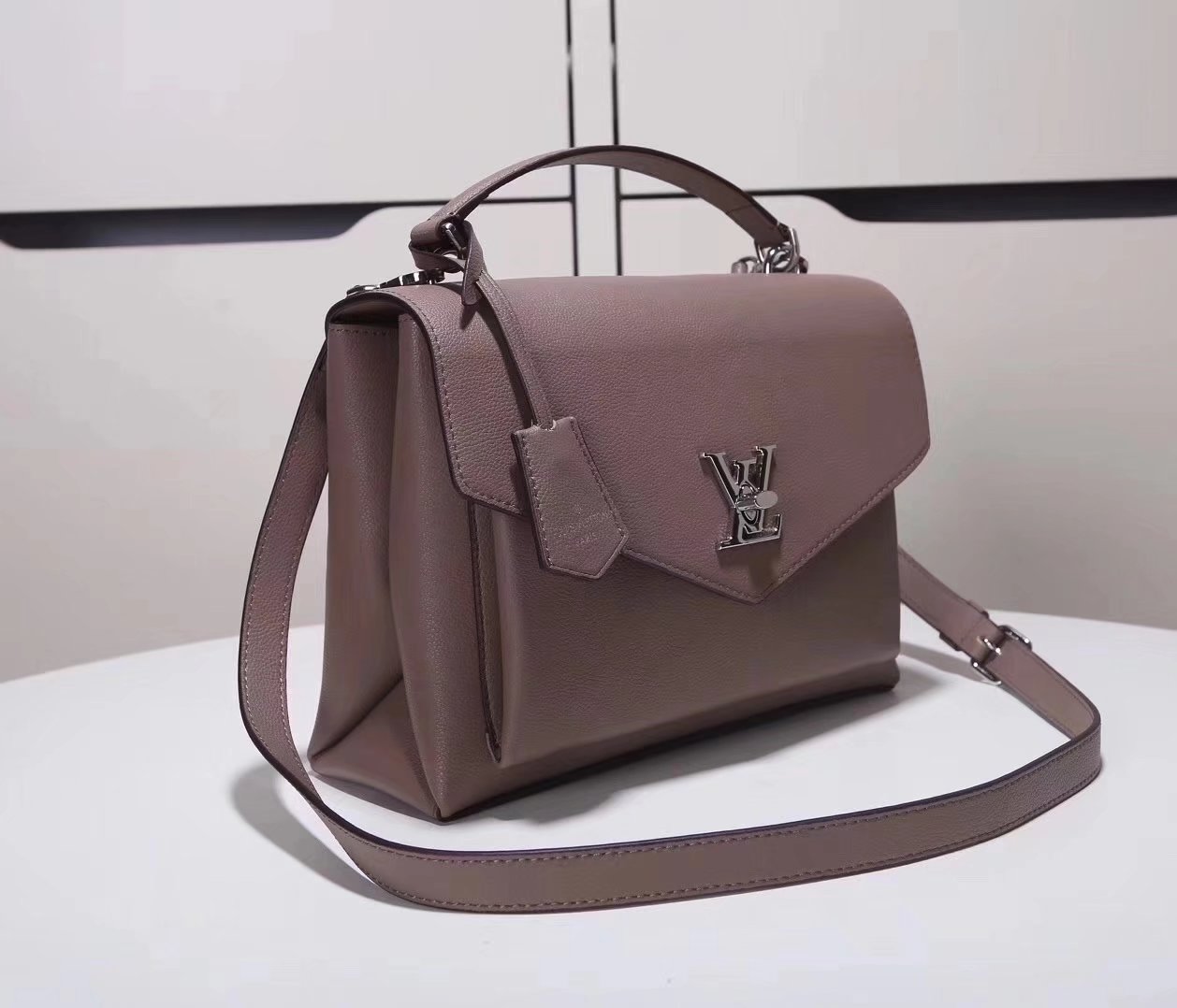 Louis Vuitton M54877 My Lockme Vanille Taupe Glace Soft Calfskin