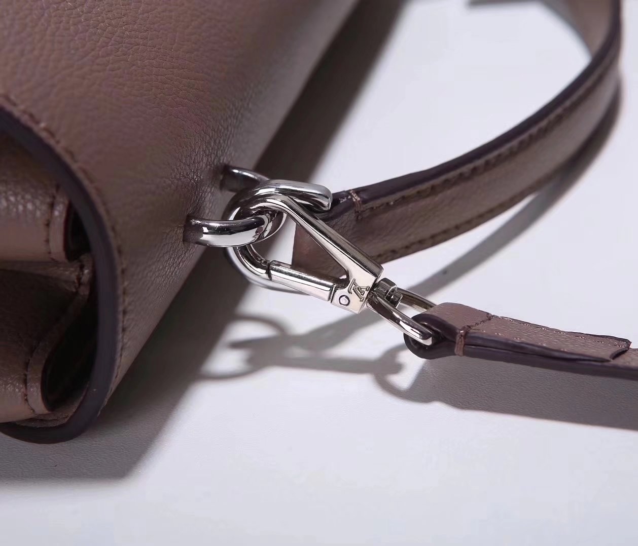 Louis Vuitton M54877 My Lockme Vanille Taupe Glace Soft Calfskin