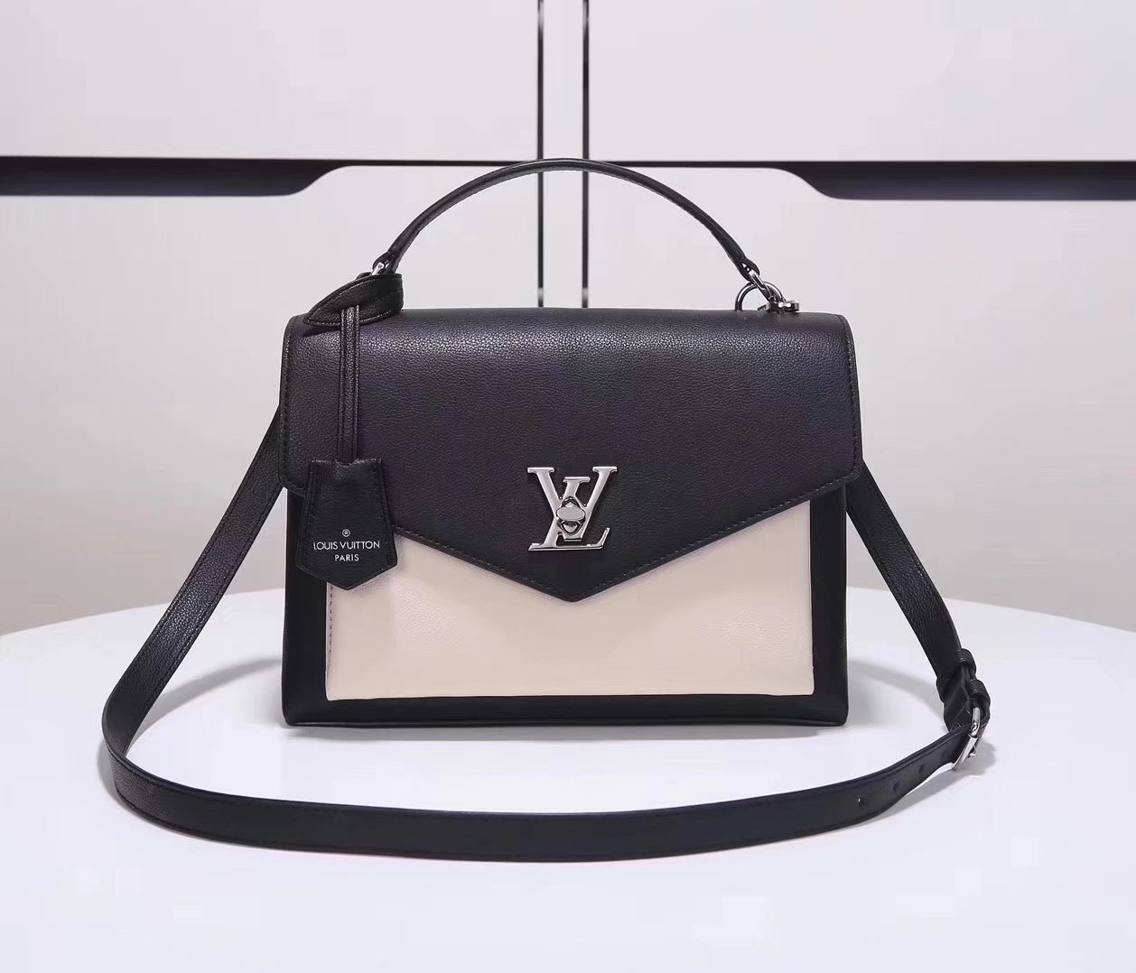 Louis Vuitton M54878 My Lockme Vanille Noir Soft Calfskin