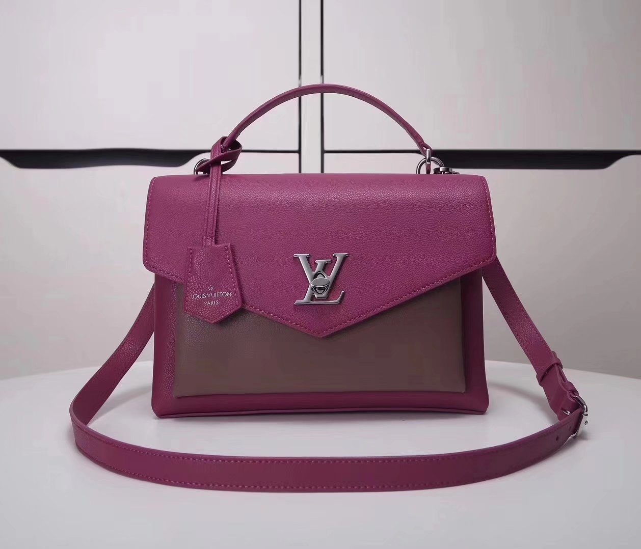 Louis Vuitton M54878 My Lockme Vanille Rose Soft Calfskin