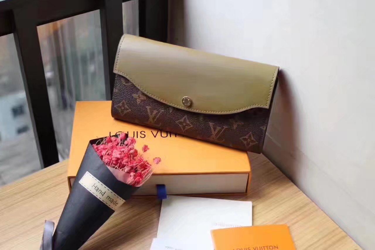 Louis Vuitton M64097 Sarah Wallet Monogram Khaki