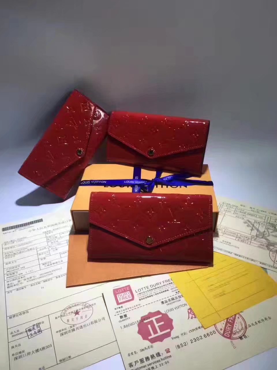 Louis Vuitton M90208 Sarah Wallet Cherry