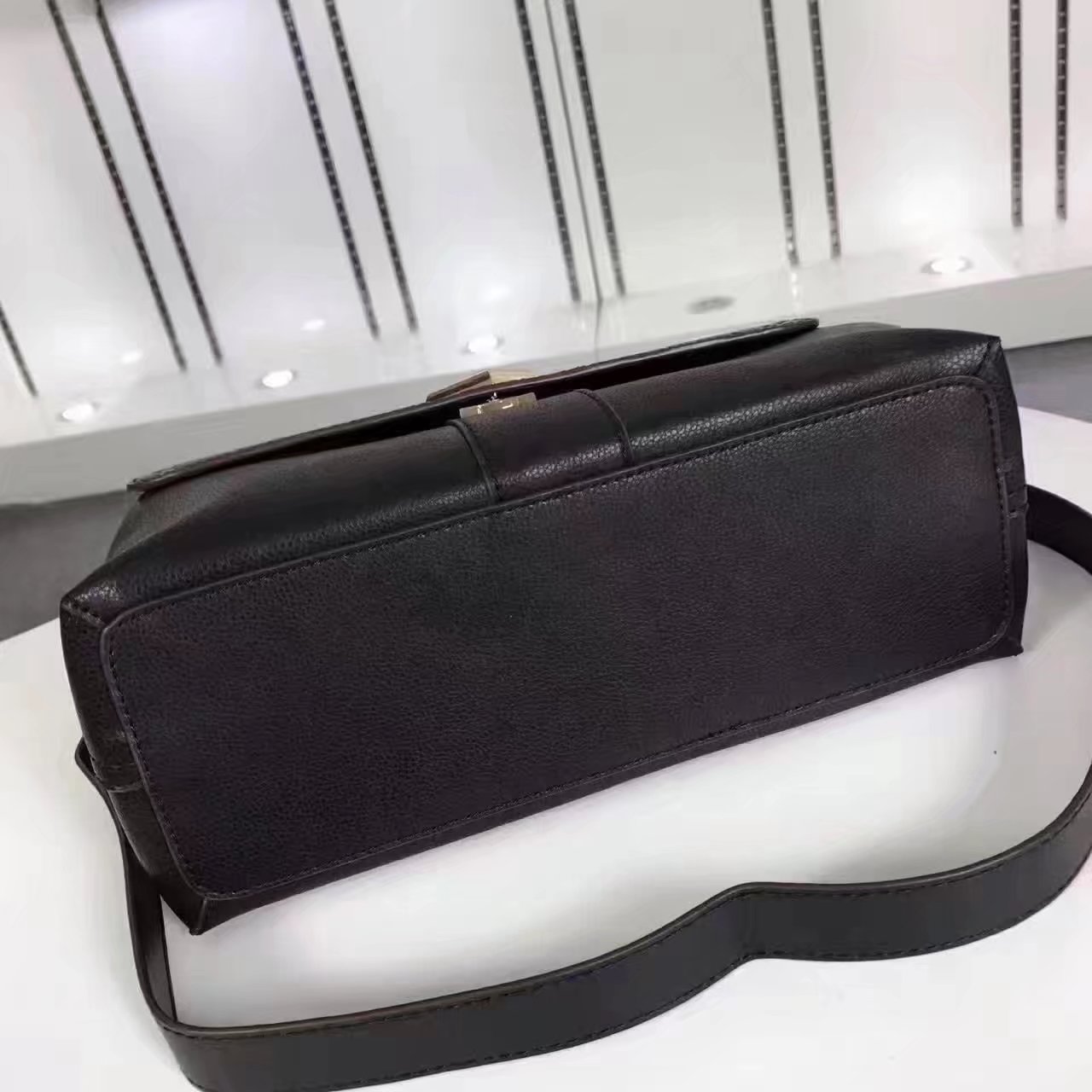 Louis vuitton M51989 Very Onle Handle Bag Noir