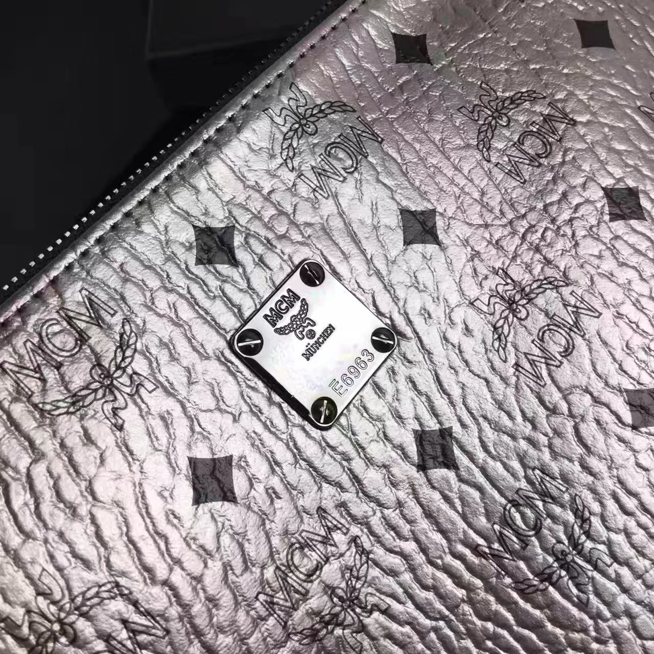 MCM Large Stark Pouch With Wristlet Silver