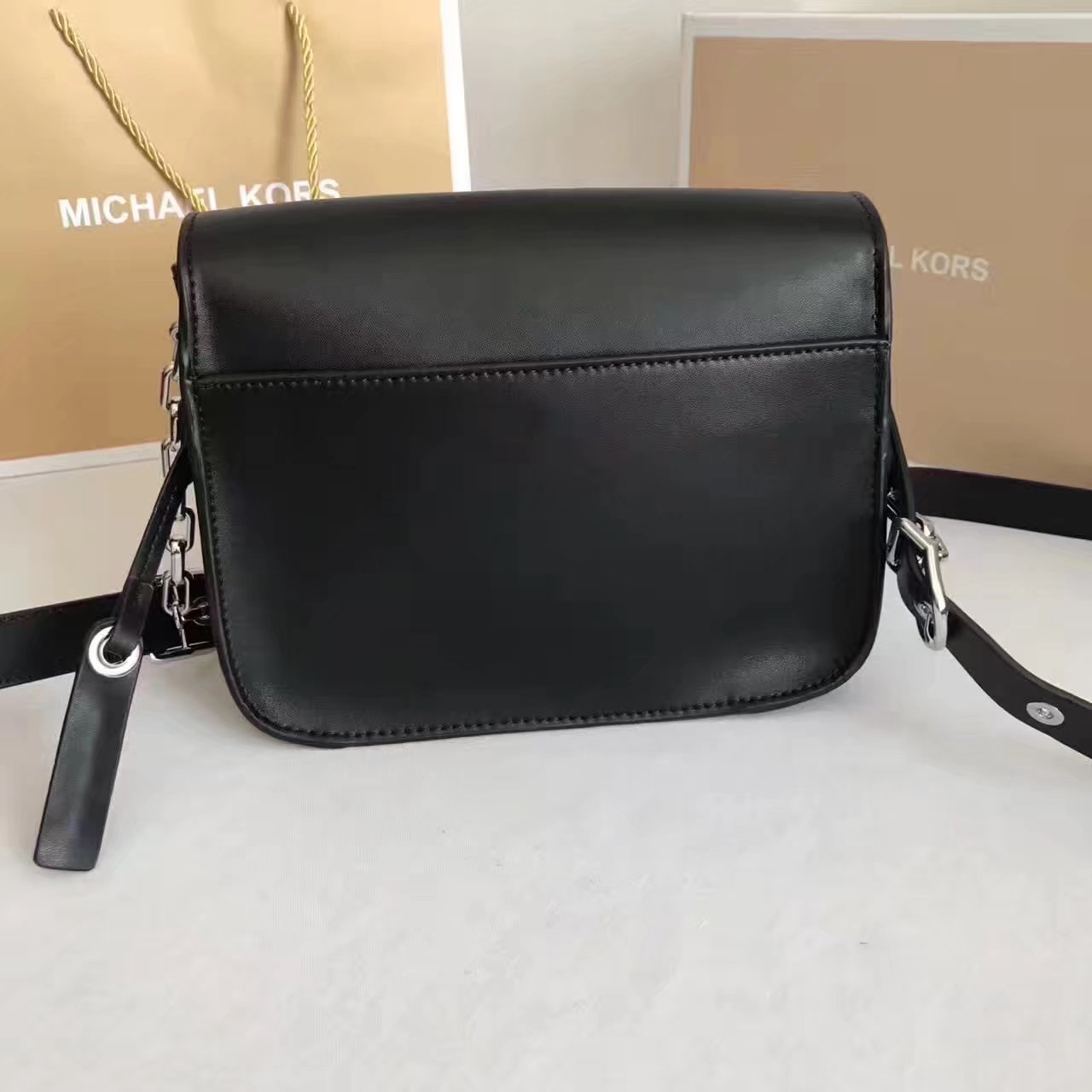 Michael Kors Cooper Medium Leather Shoulder Bags Black