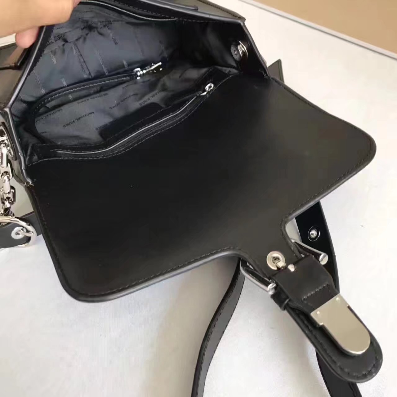 Michael Kors Cooper Medium Leather Shoulder Bags Black