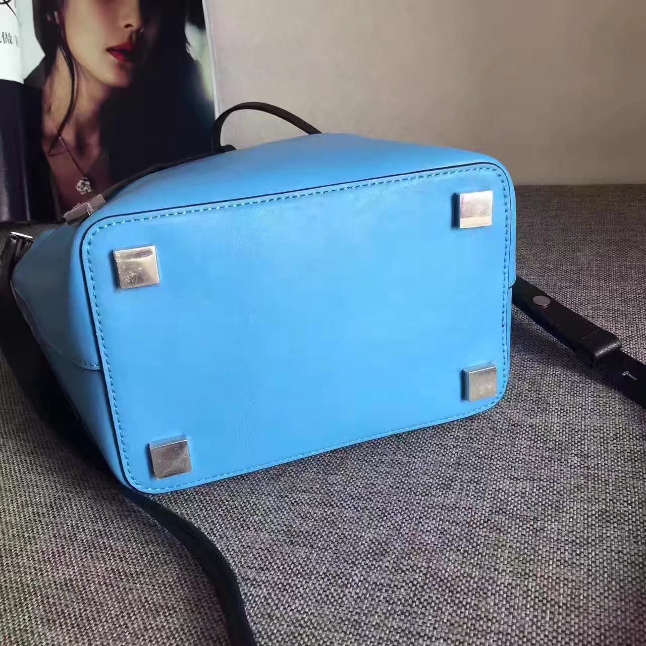 Michael Kors Leather Bucket Bag Blue