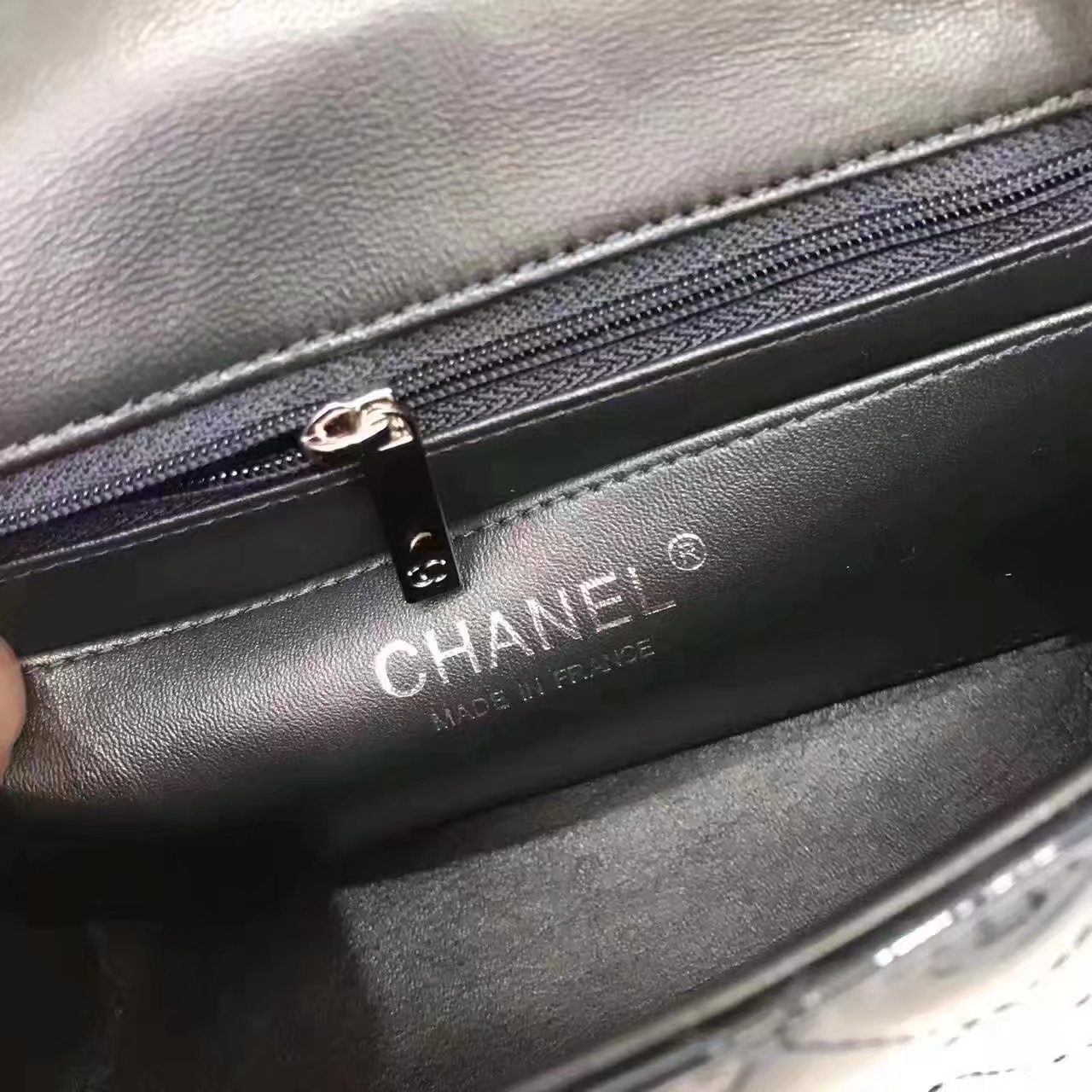 Top Chanel Classics Handbag Light Leather With Silver 20cm