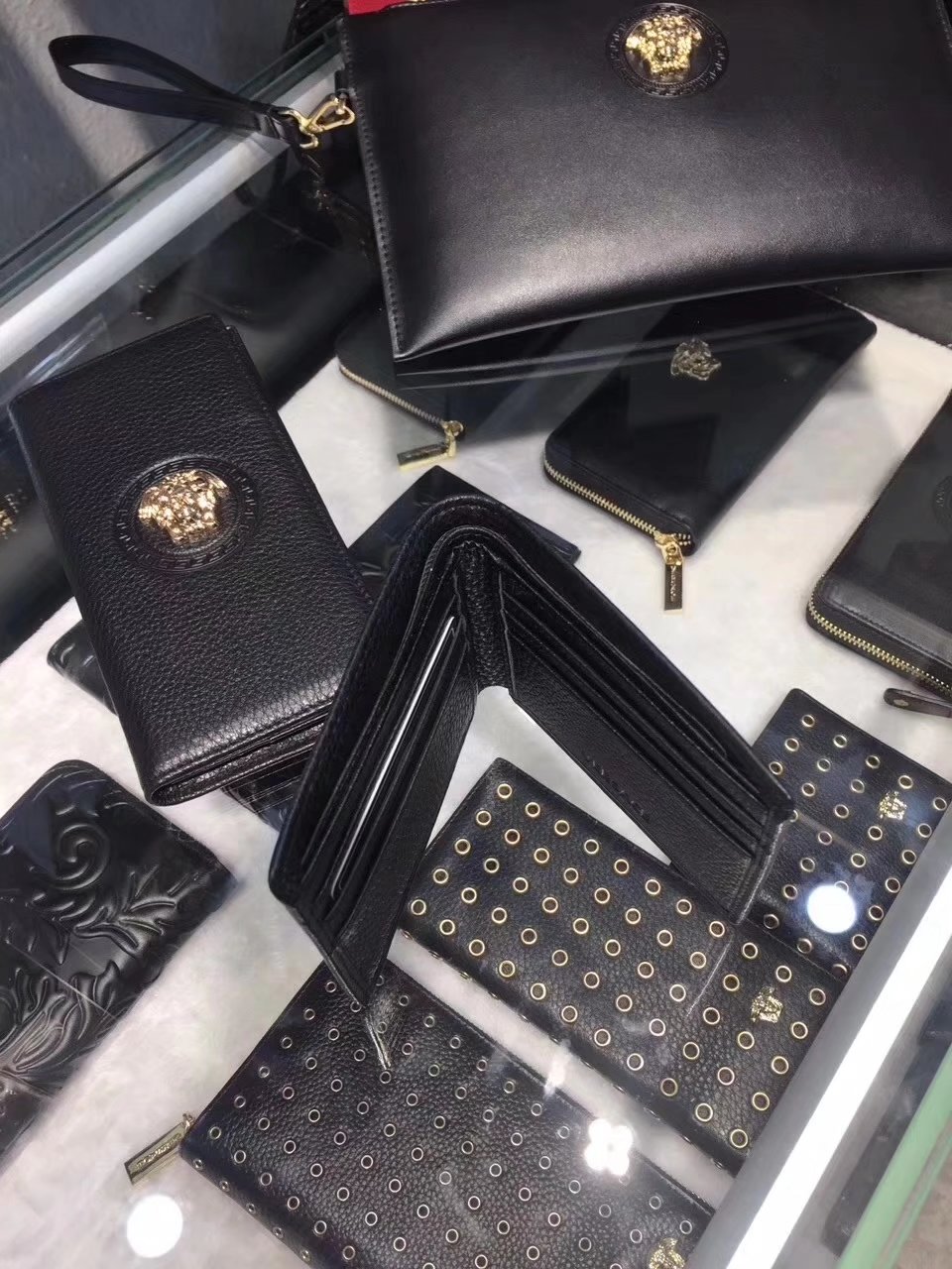 Versace Palazzo Calf Leather Men Wallet Black With Medusa Logo