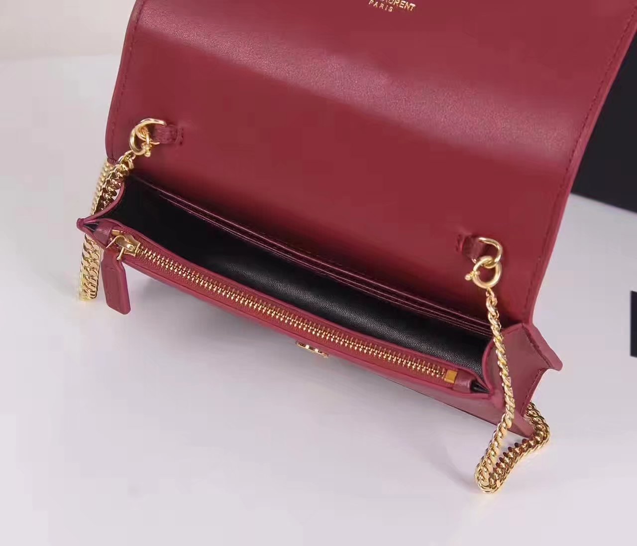 Yves Saint Laurent Classic Saint Laurent Shoulder Bag With Interlocking Metal Red Leather