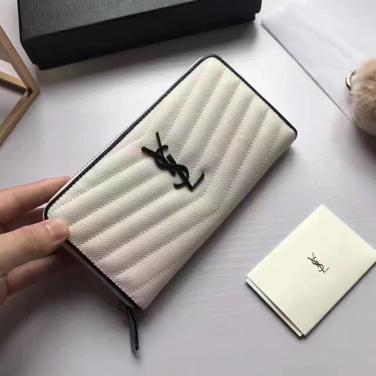 Yves Saint Laurent Fashion Leather Zip Wallet White