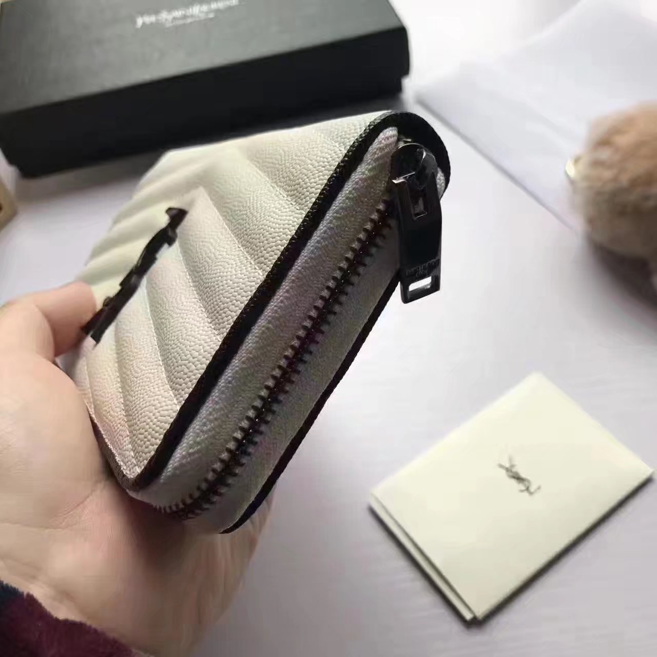 Yves Saint Laurent Fashion Leather Zip Wallet White