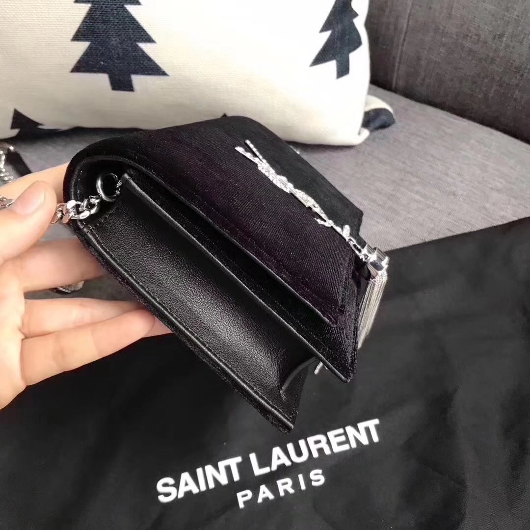 Yves Saint Laurent Velvet Classic Saint Laurent Shoulder Bag With Interlocking Metal Black