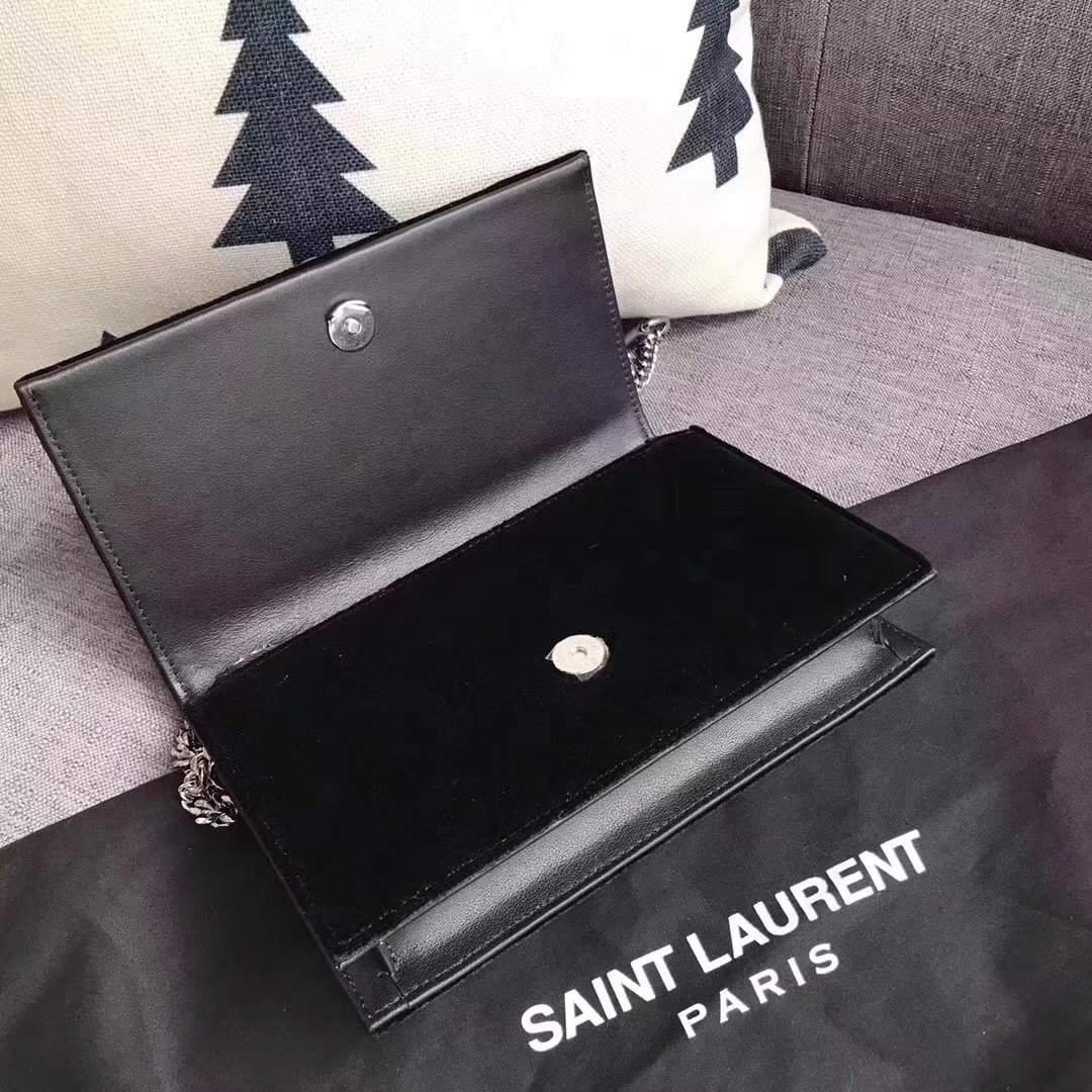 Yves Saint Laurent Velvet Classic Saint Laurent Shoulder Bag With Interlocking Metal Black