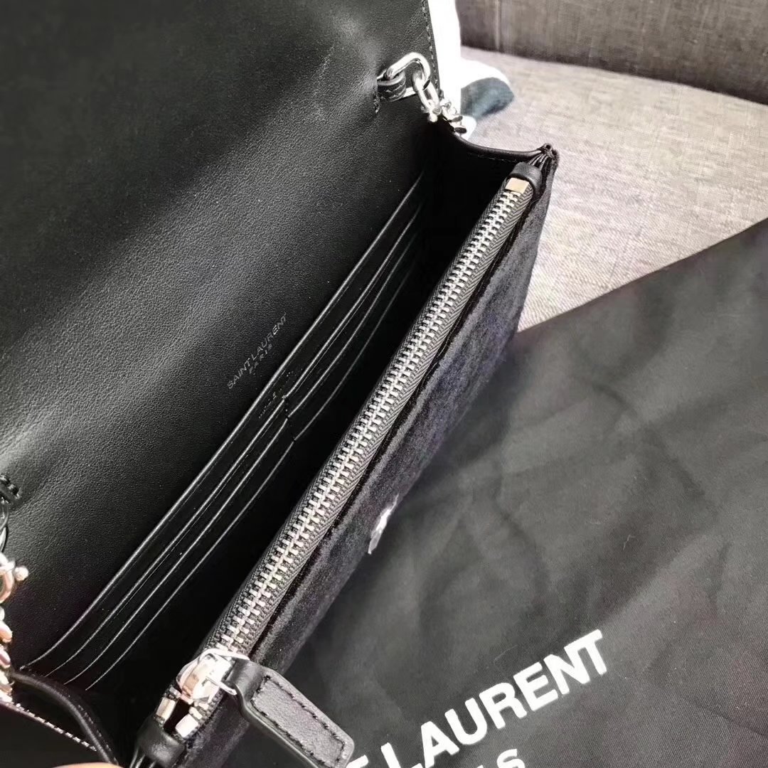 Yves Saint Laurent Velvet Classic Saint Laurent Shoulder Bag With Interlocking Metal Black